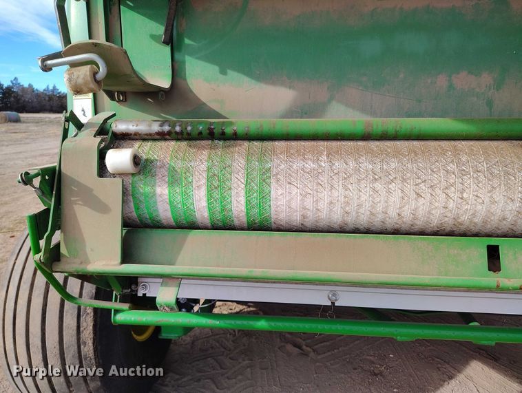 image for item DT0835 John Deere 569 Premium round baler
