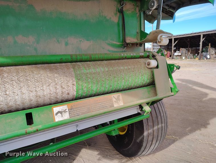 image for item DT0835 John Deere 569 Premium round baler