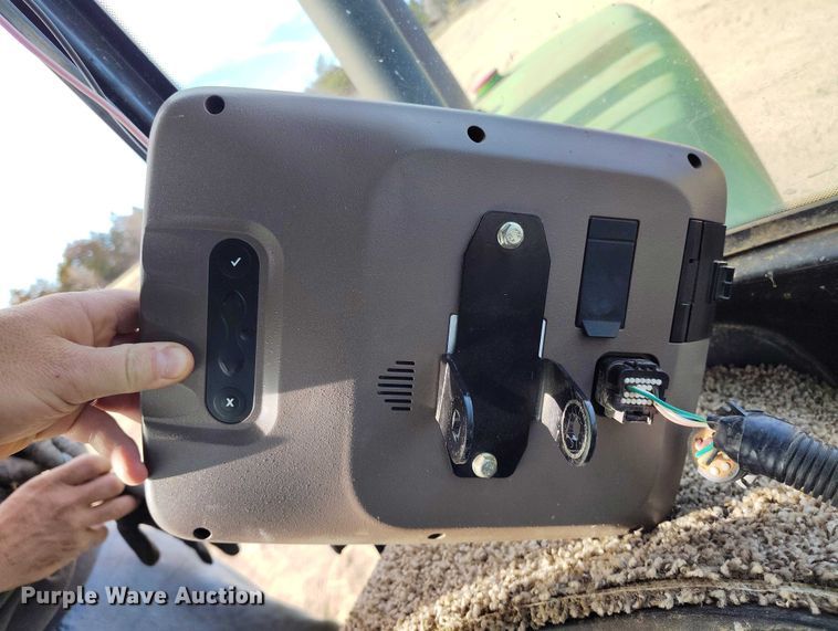 image for item DT0835 John Deere 569 Premium round baler