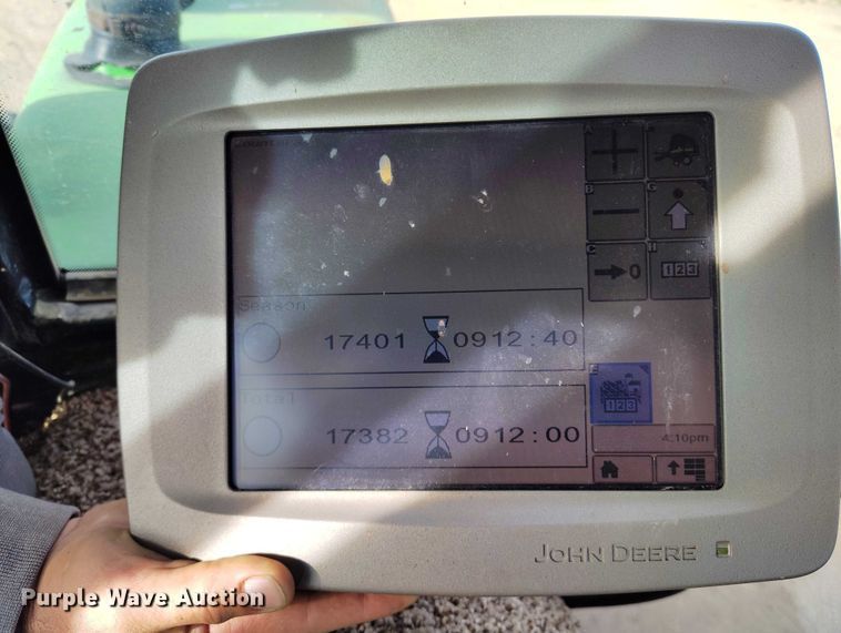 image for item DT0835 John Deere 569 Premium round baler