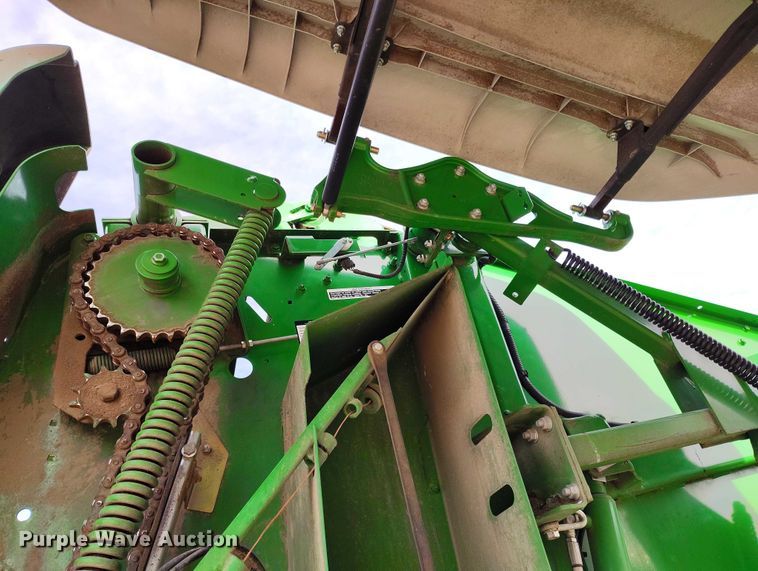 image for item DT0835 John Deere 569 Premium round baler