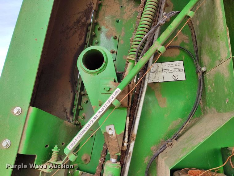 image for item DT0835 John Deere 569 Premium round baler