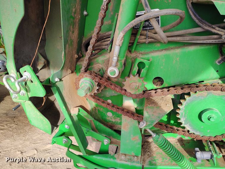 image for item DT0835 John Deere 569 Premium round baler