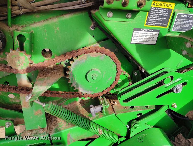 image for item DT0835 John Deere 569 Premium round baler
