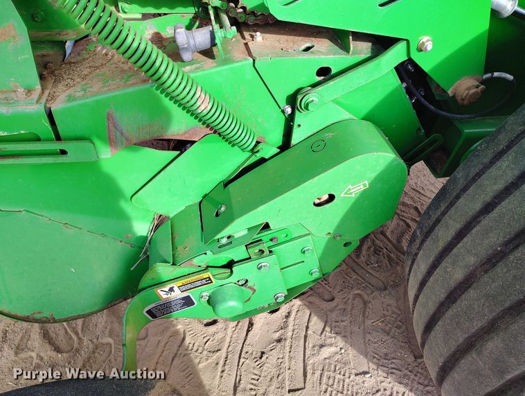 image for item DT0835 John Deere 569 Premium round baler