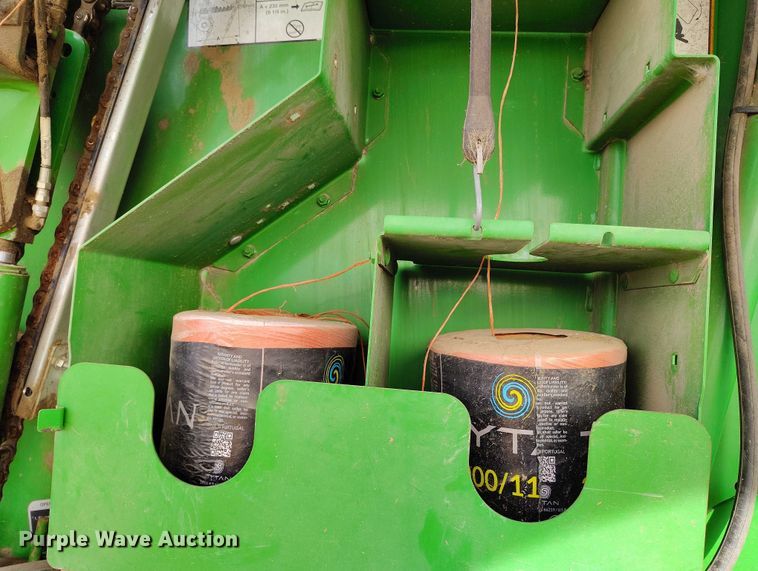 image for item DT0835 John Deere 569 Premium round baler