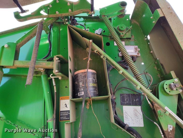 image for item DT0835 John Deere 569 Premium round baler