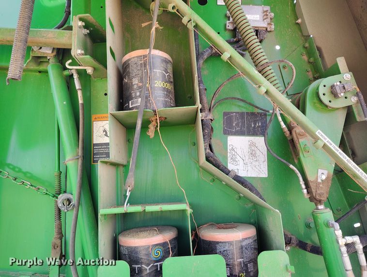 image for item DT0835 John Deere 569 Premium round baler