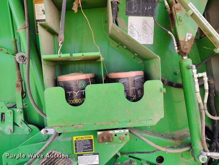 image for item DT0835 John Deere 569 Premium round baler