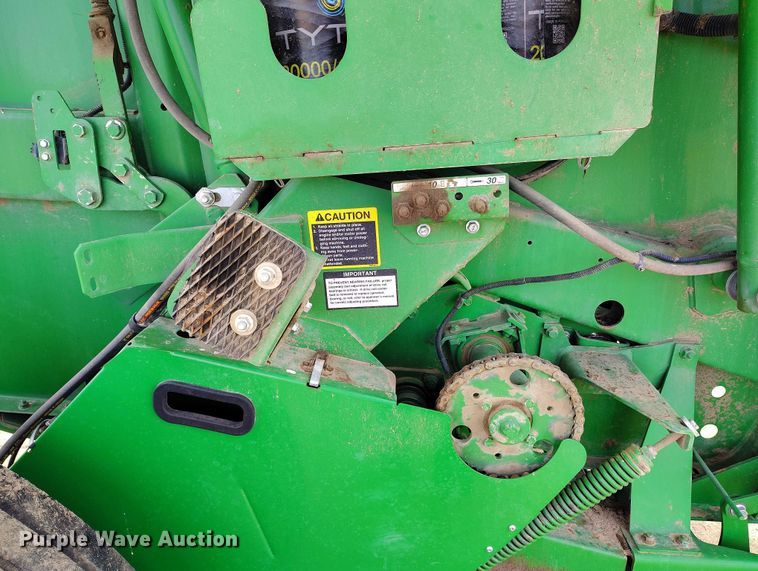 image for item DT0835 John Deere 569 Premium round baler