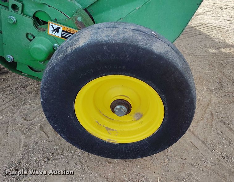 image for item DT0835 John Deere 569 Premium round baler