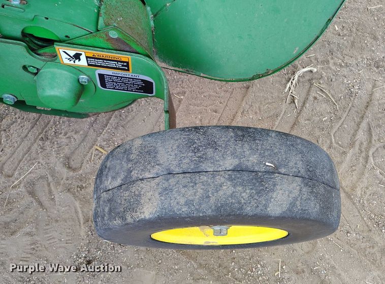 image for item DT0835 John Deere 569 Premium round baler