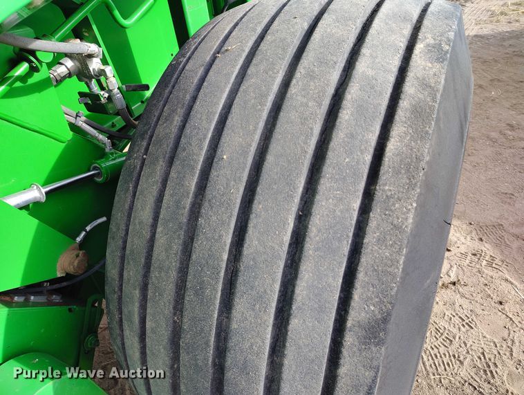 image for item DT0835 John Deere 569 Premium round baler