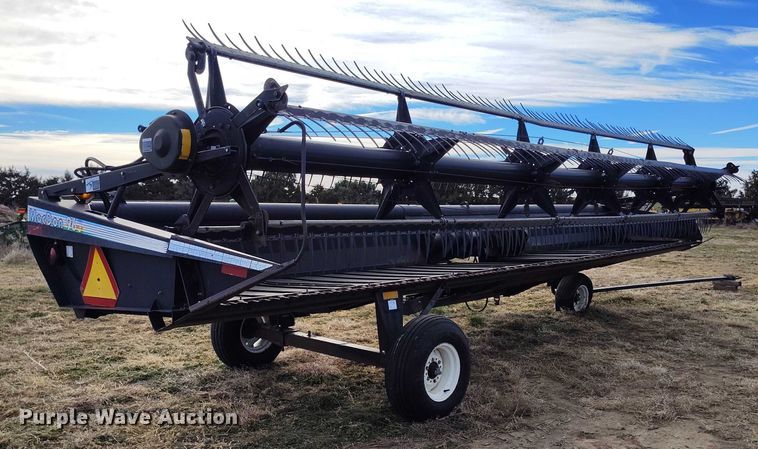 image for item DT0836 1997 Macdon 960 draper head