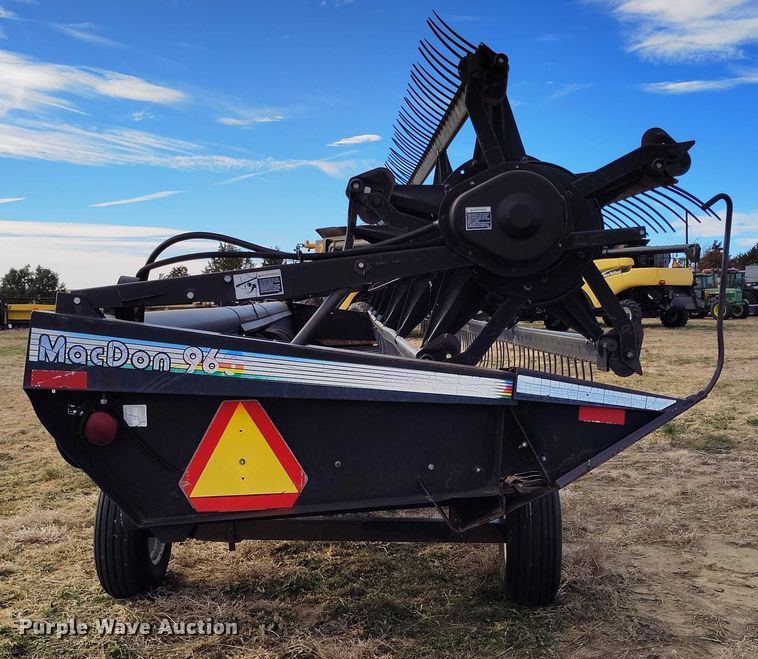 image for item DT0836 1997 Macdon 960 draper head