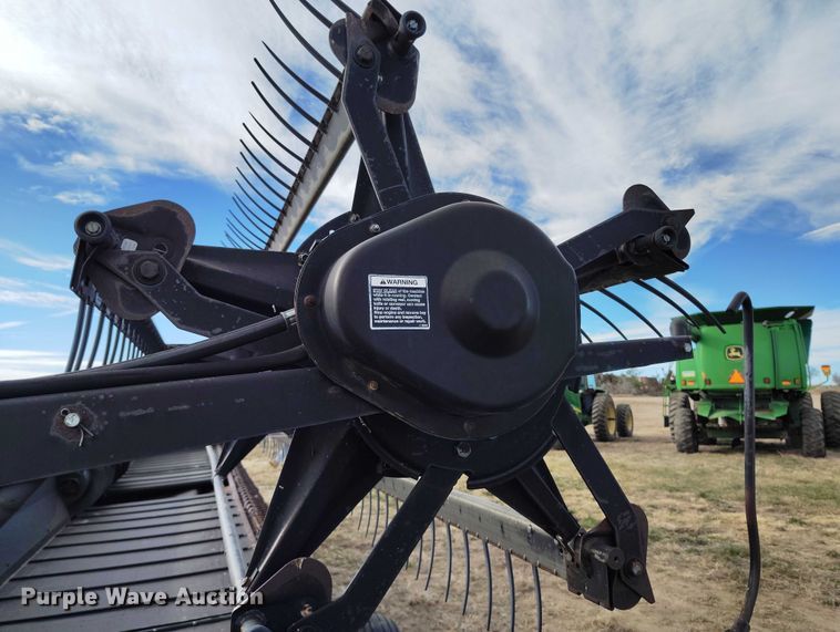 image for item DT0836 1997 Macdon 960 draper head