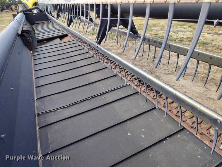 image for item DT0836 1997 Macdon 960 draper head