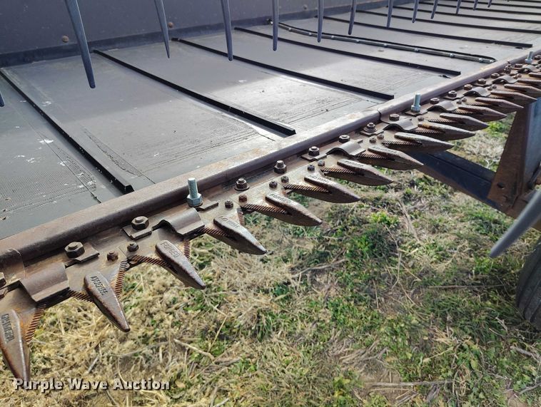 image for item DT0836 1997 Macdon 960 draper head