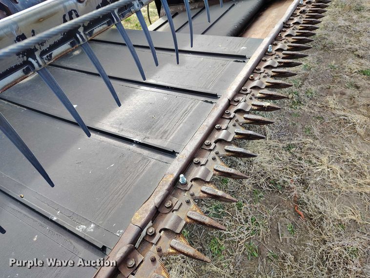 image for item DT0836 1997 Macdon 960 draper head