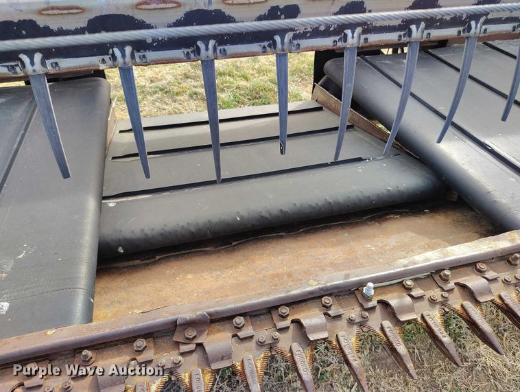 image for item DT0836 1997 Macdon 960 draper head