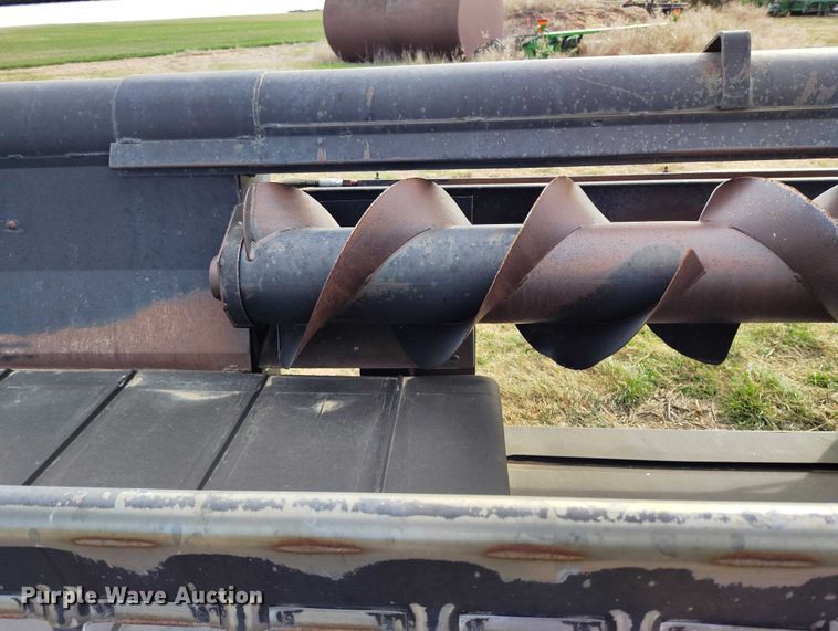 image for item DT0836 1997 Macdon 960 draper head