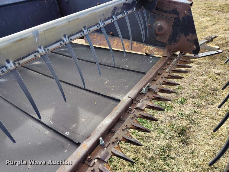 image for item DT0836 1997 Macdon 960 draper head