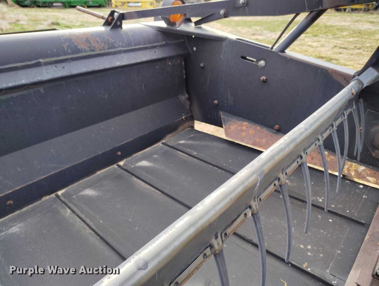 image for item DT0836 1997 Macdon 960 draper head