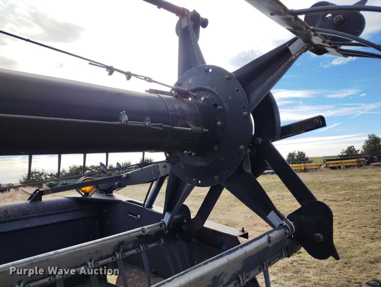 image for item DT0836 1997 Macdon 960 draper head