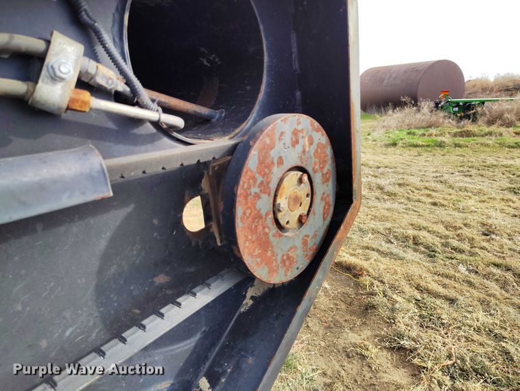 image for item DT0836 1997 Macdon 960 draper head