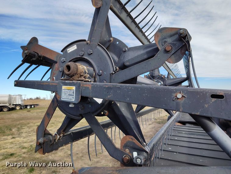 image for item DT0836 1997 Macdon 960 draper head