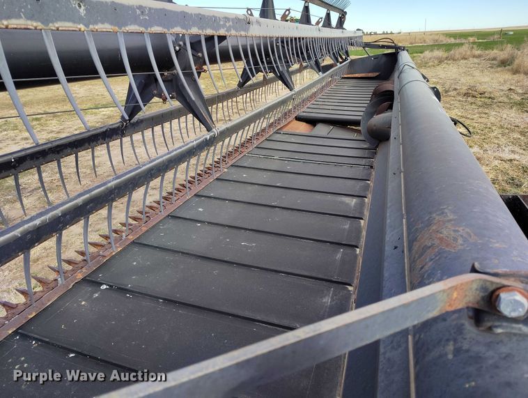 image for item DT0836 1997 Macdon 960 draper head