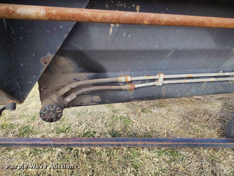 image for item DT0836 1997 Macdon 960 draper head