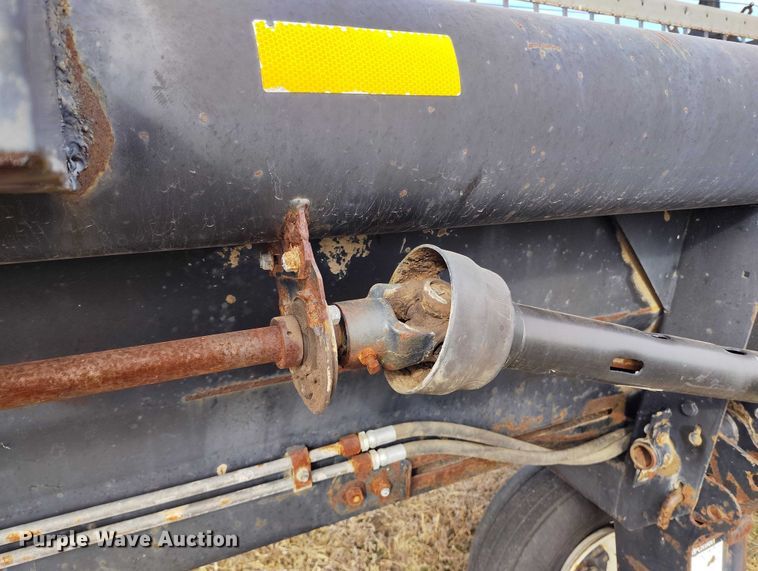 image for item DT0836 1997 Macdon 960 draper head