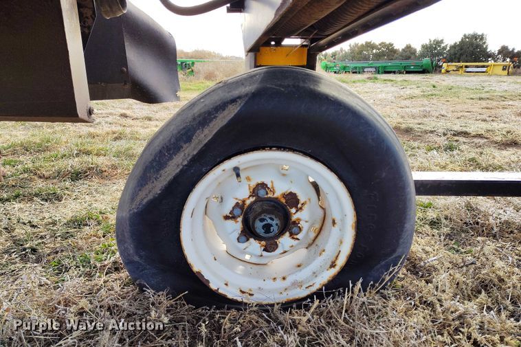 image for item DT0836 1997 Macdon 960 draper head