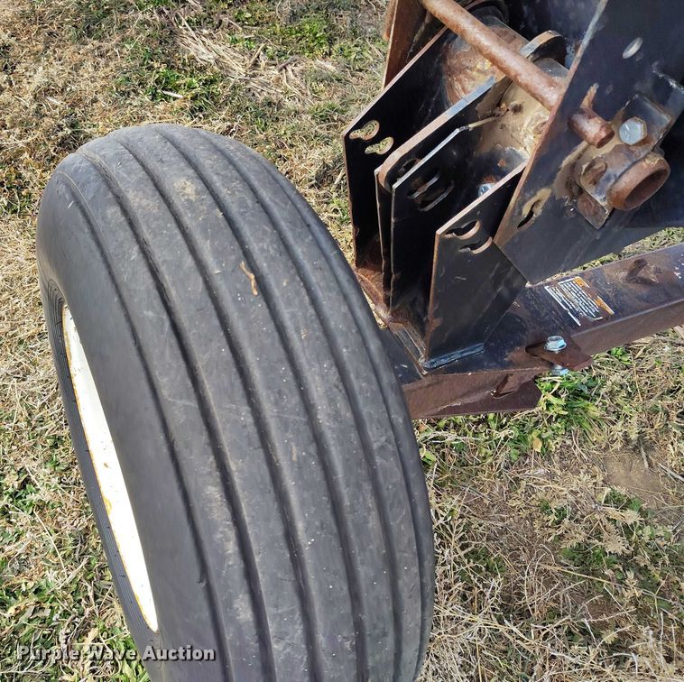 image for item DT0836 1997 Macdon 960 draper head