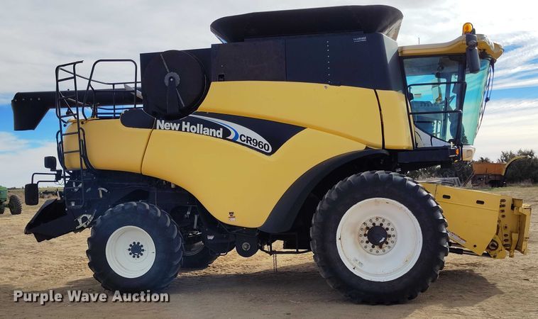image for item DT0837 2003 New Holland CR960 combine