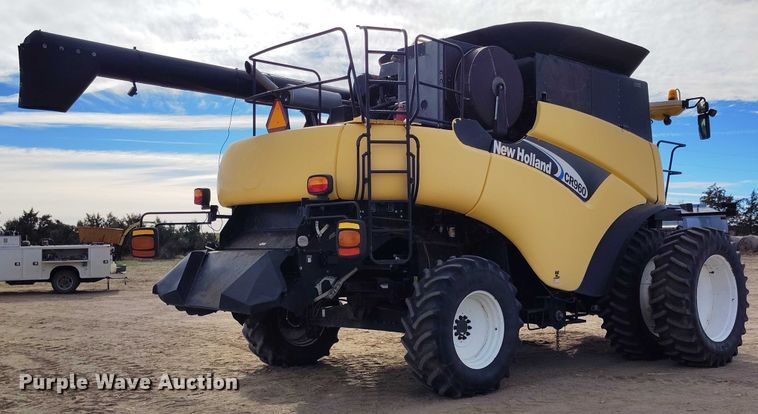 image for item DT0837 2003 New Holland CR960 combine