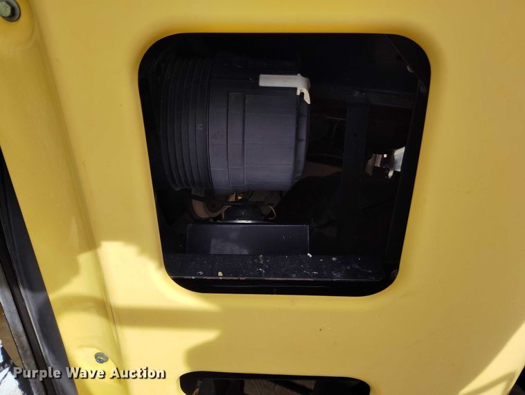 image for item DT0837 2003 New Holland CR960 combine