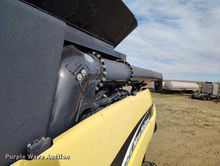 image for item DT0837 2003 New Holland CR960 combine