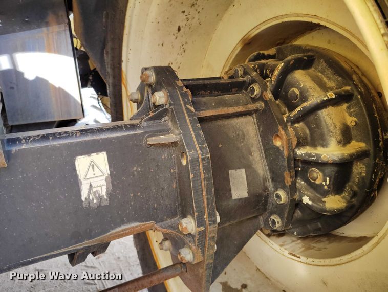 image for item DT0837 2003 New Holland CR960 combine