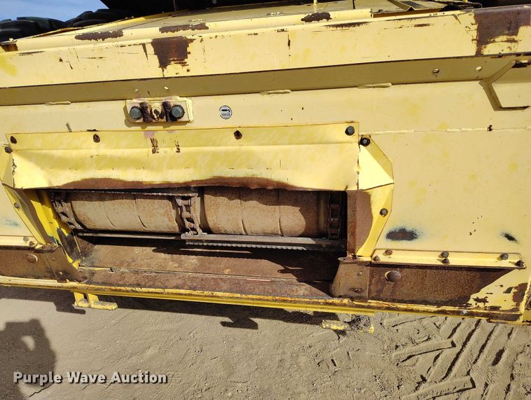 image for item DT0837 2003 New Holland CR960 combine