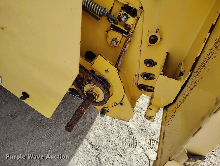 image for item DT0837 2003 New Holland CR960 combine