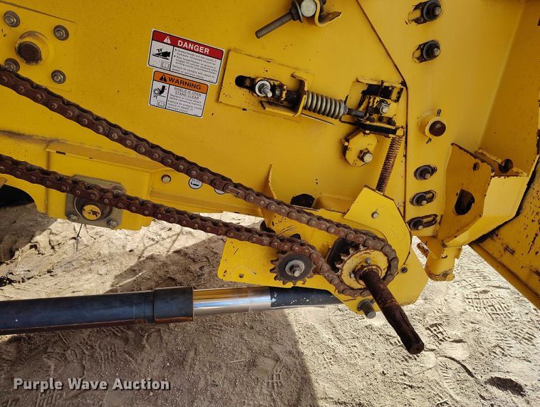 image for item DT0837 2003 New Holland CR960 combine