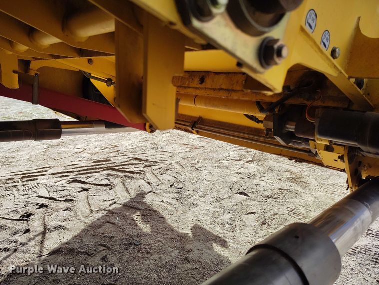 image for item DT0837 2003 New Holland CR960 combine