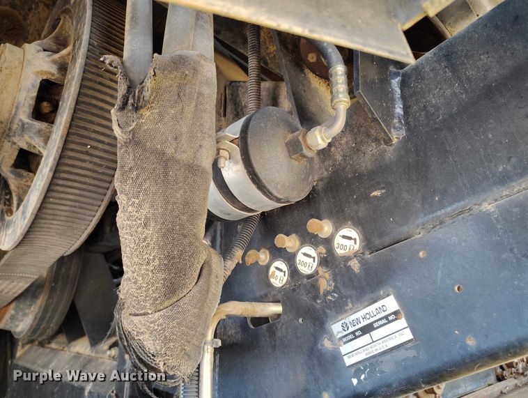 image for item DT0837 2003 New Holland CR960 combine