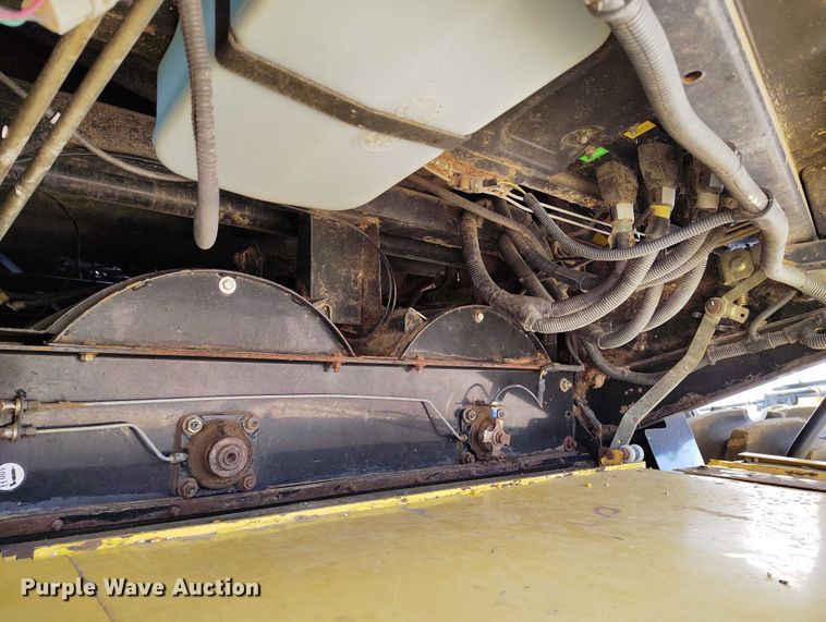 image for item DT0837 2003 New Holland CR960 combine