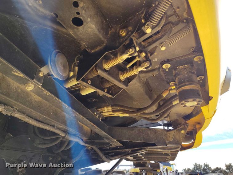 image for item DT0837 2003 New Holland CR960 combine