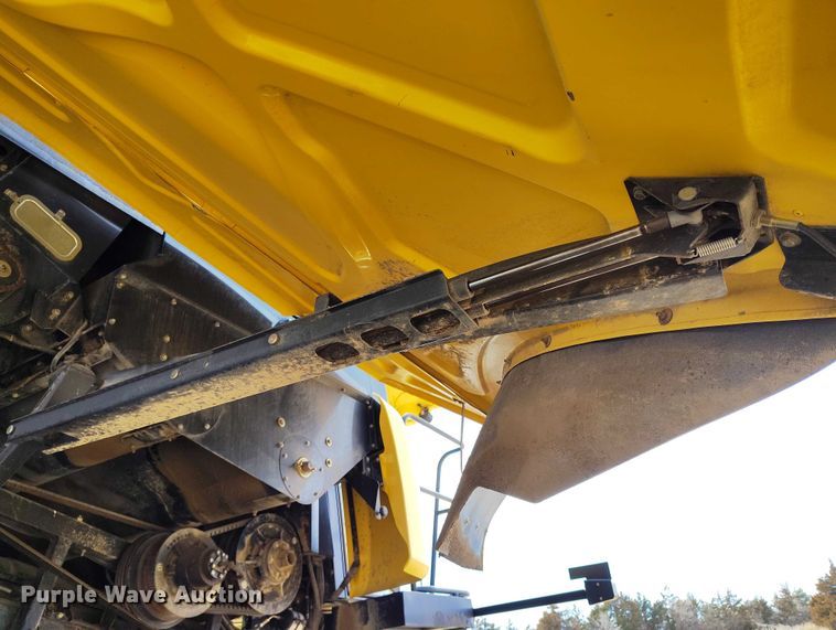 image for item DT0837 2003 New Holland CR960 combine