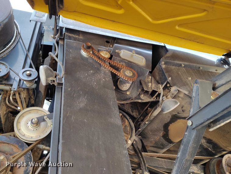 image for item DT0837 2003 New Holland CR960 combine