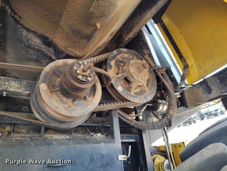 image for item DT0837 2003 New Holland CR960 combine